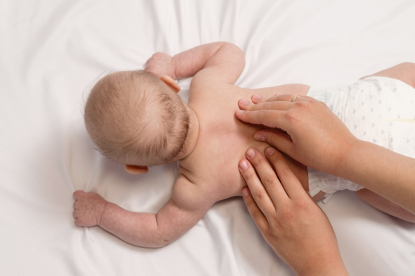 Le massage bébé - dès la naissance
